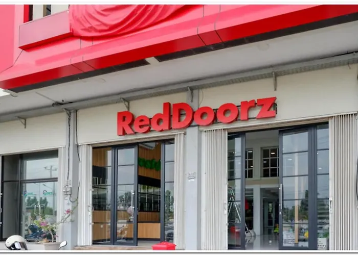 RedDoorz Plus @ Madukoro Raya Semarang